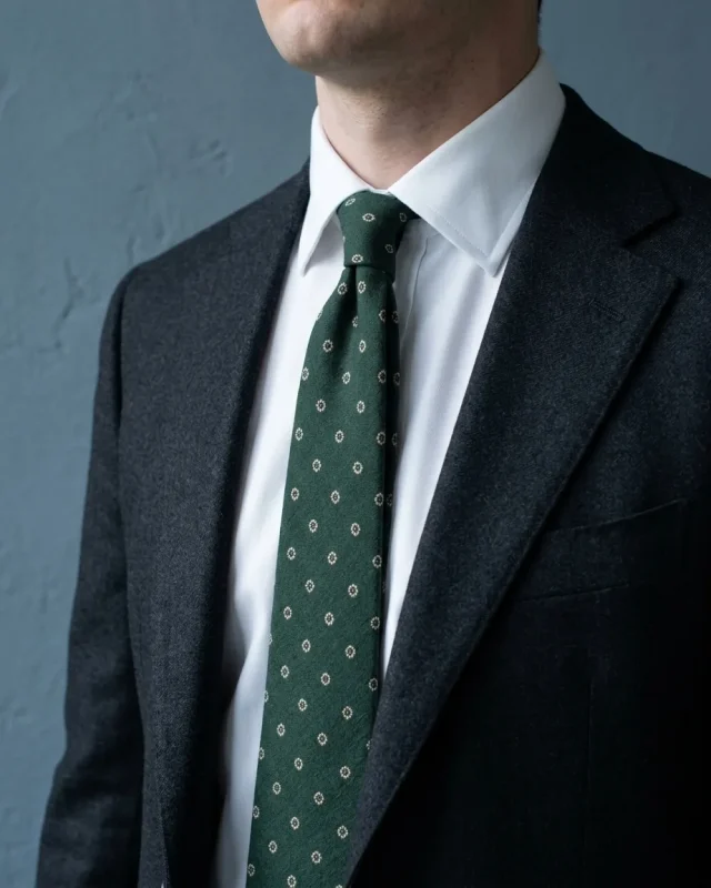 Wool Challis Tie, Bottle green, worn